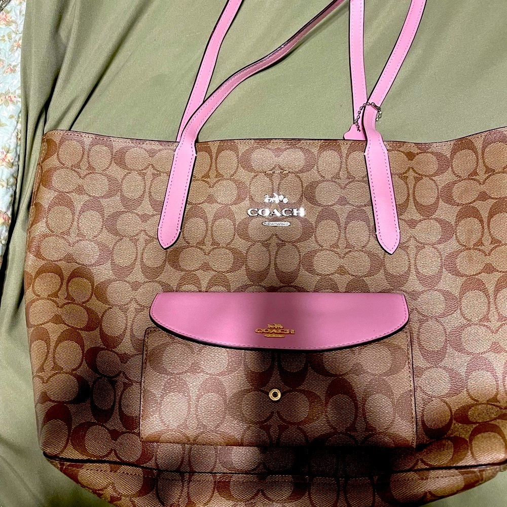 Coach purse and wallet